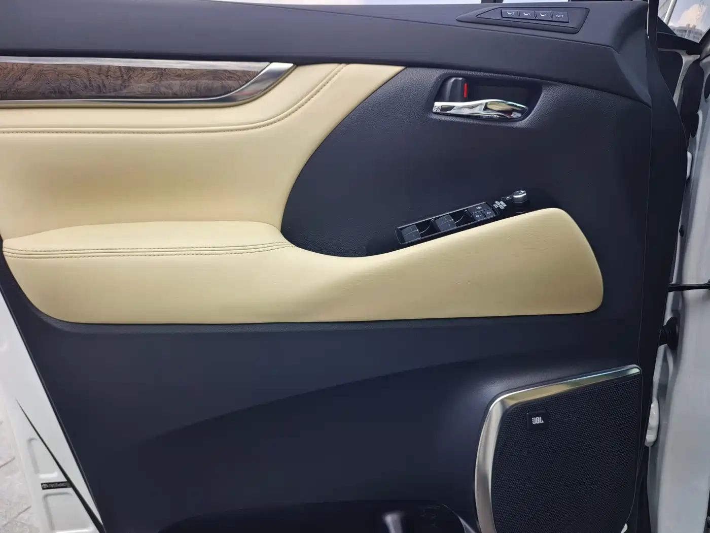 Toyota Vellfire 2023 Crown Hybrid 2.5L HV Ultimate фото 16