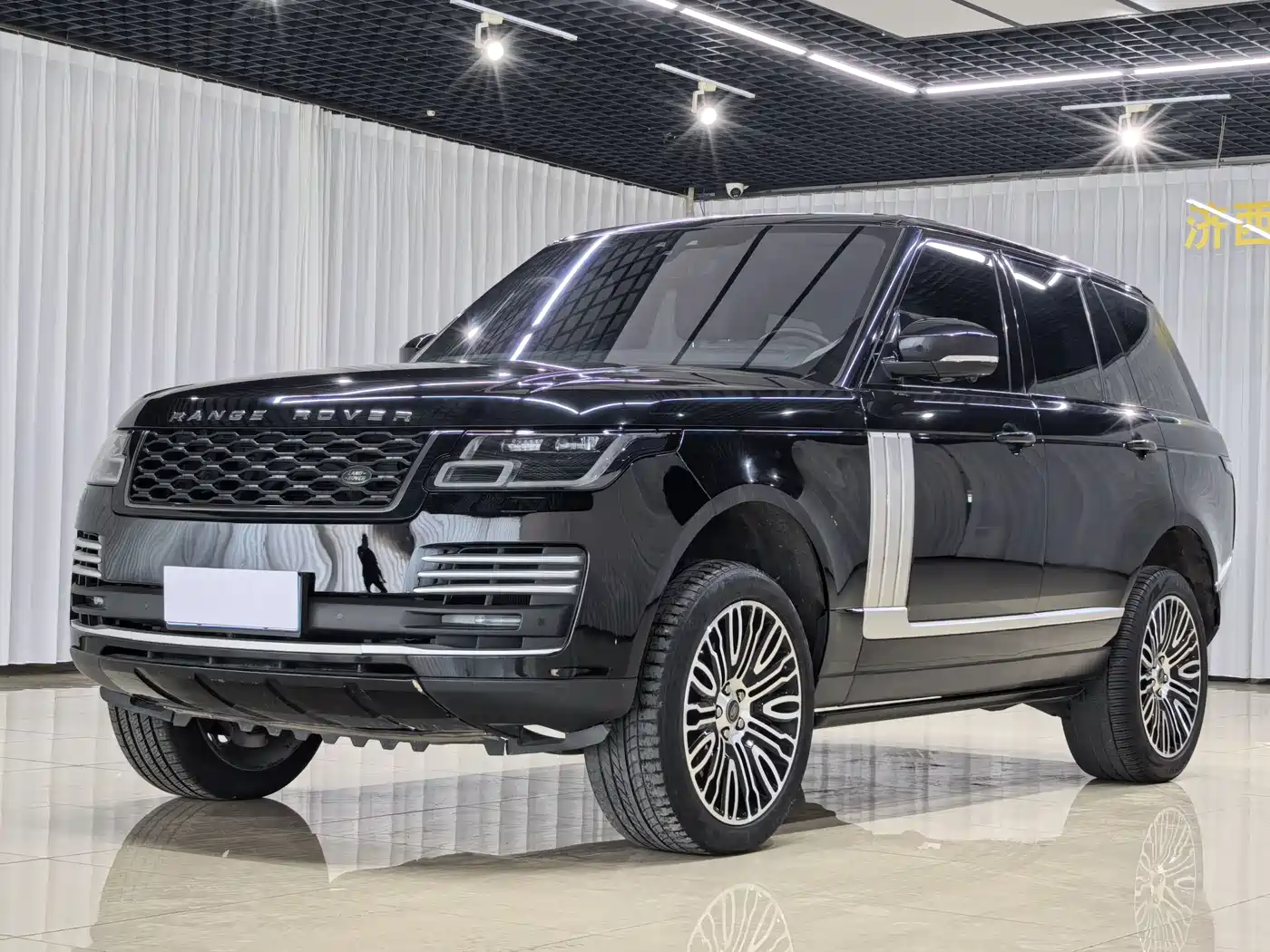 Land Rover Range Rover 2018 3.0 SC V6 Golden Age Edition фото 2