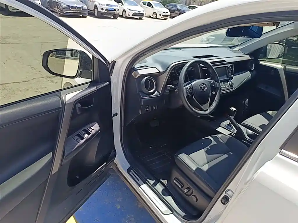 Toyota RAV4 Rongfang 2015 2.5L Automatic 4WD Elite Edition фото 12