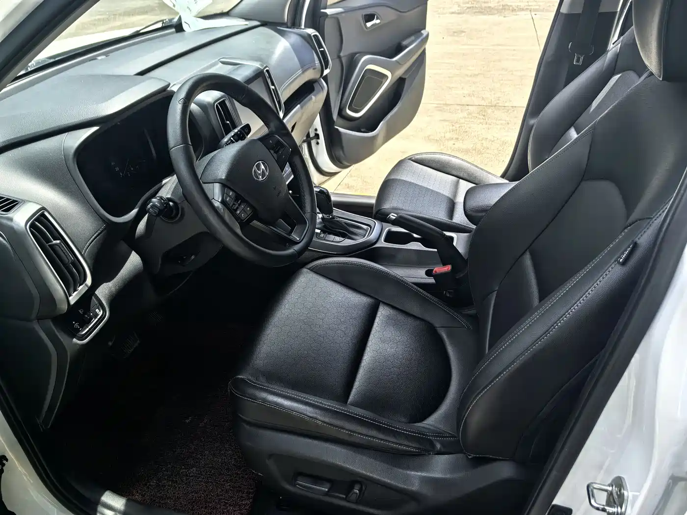 Hyundai Beijing Hyundai ix35 2018 2.0L Automatic 2WD Zhiyong·Enjoyment Edition фото 4