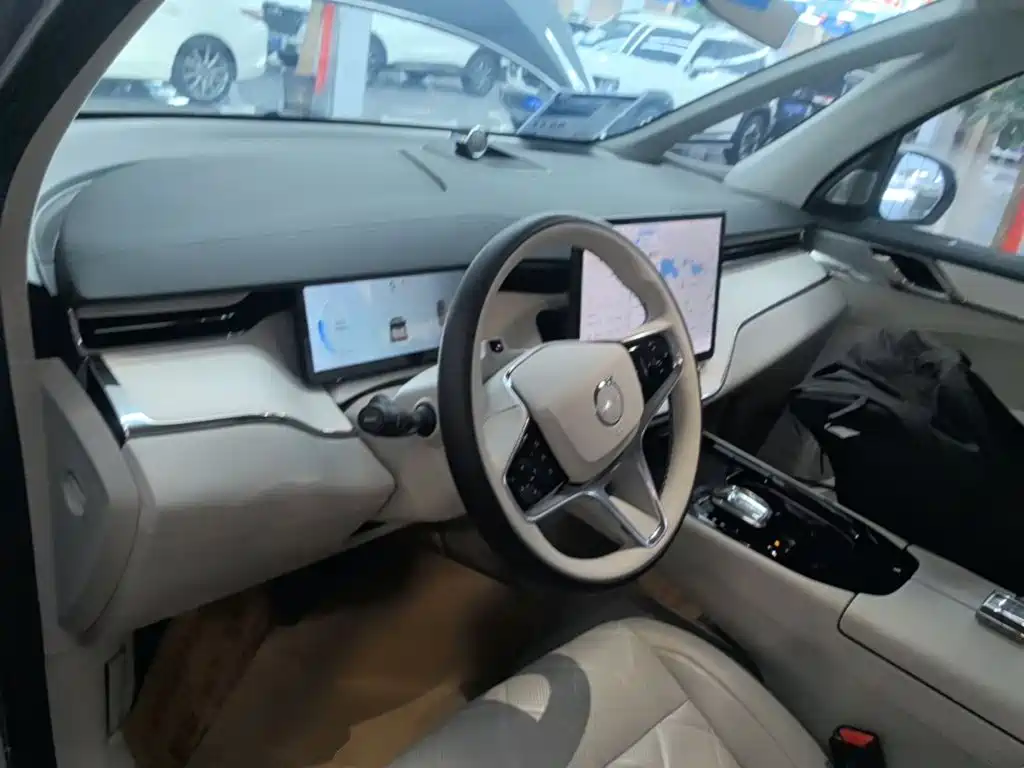 Volvo EM90 2024 2025 Ultra Six-Seater