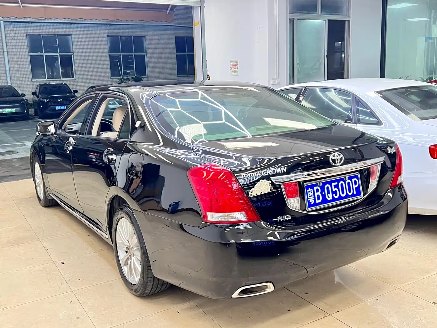 Toyota Crown 2011 2.5L Royal Leather Sunroof Special Edition фото 4