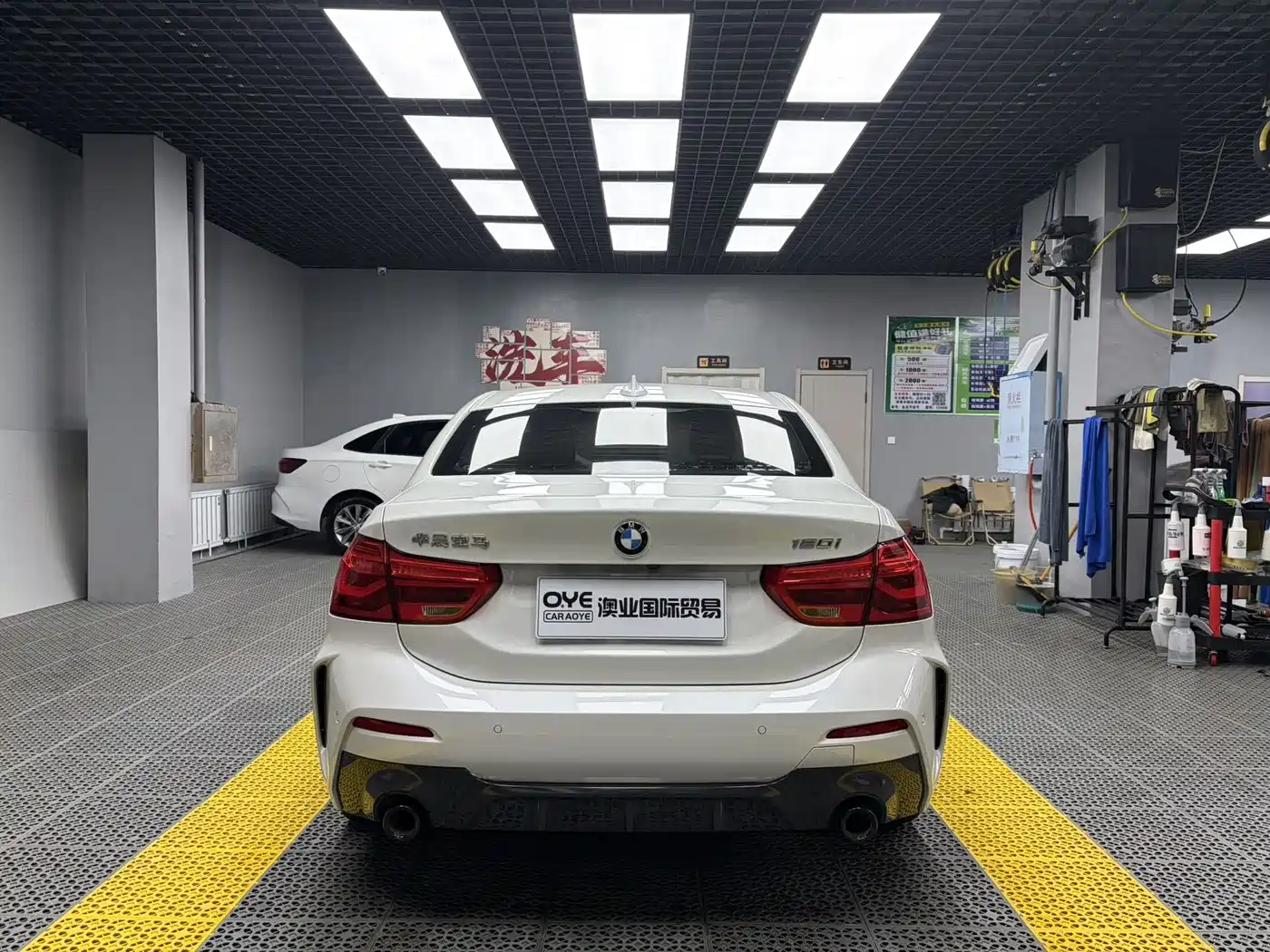 BMW 1-SERIES