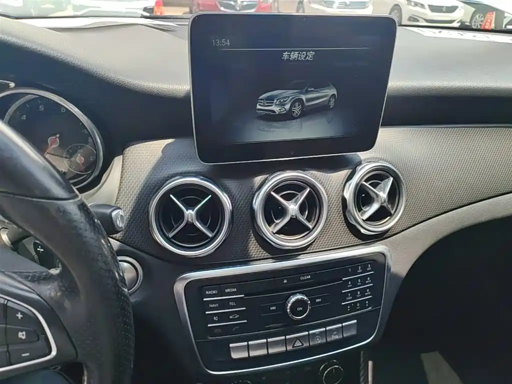 Mercedes-Benz GLA 2017 GLA 200 Dynamic фото 13