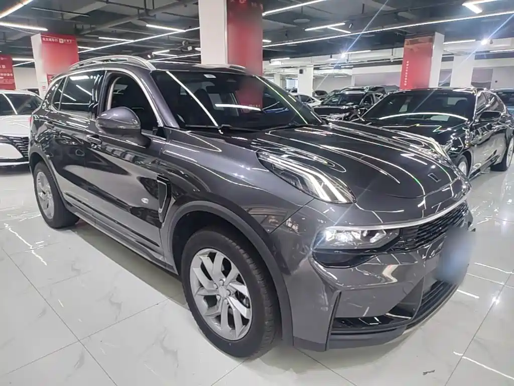 Photo 4 - Lynk & Co 01