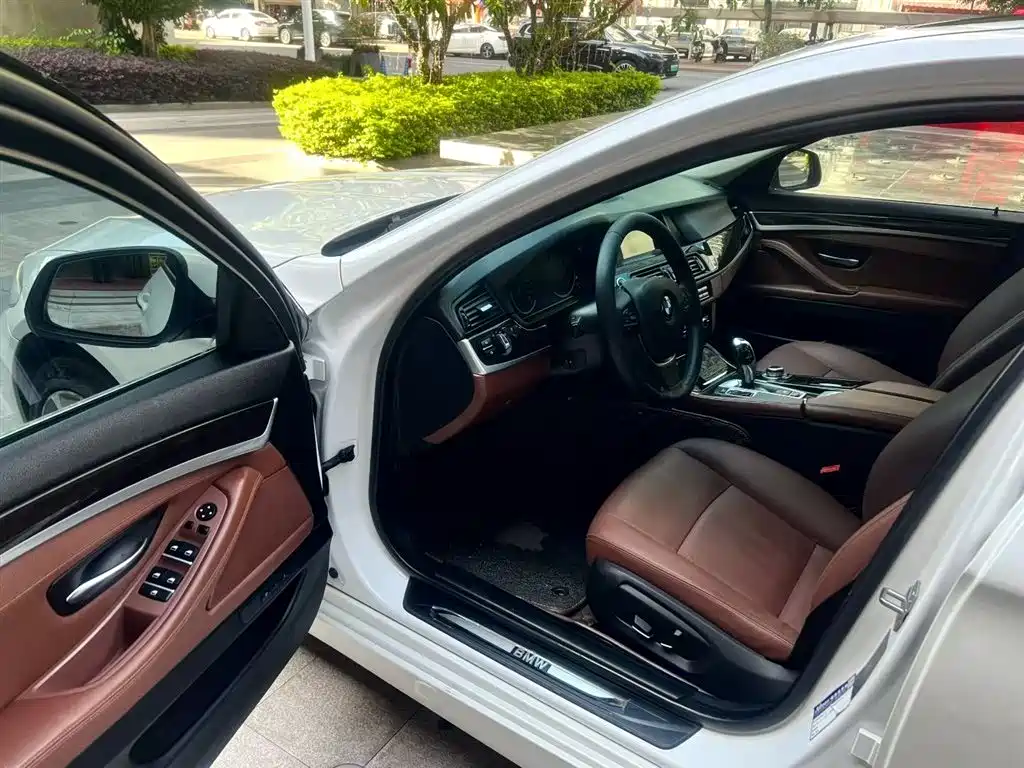BMW 5 Series 2017 525Li Leading Edition фото 7