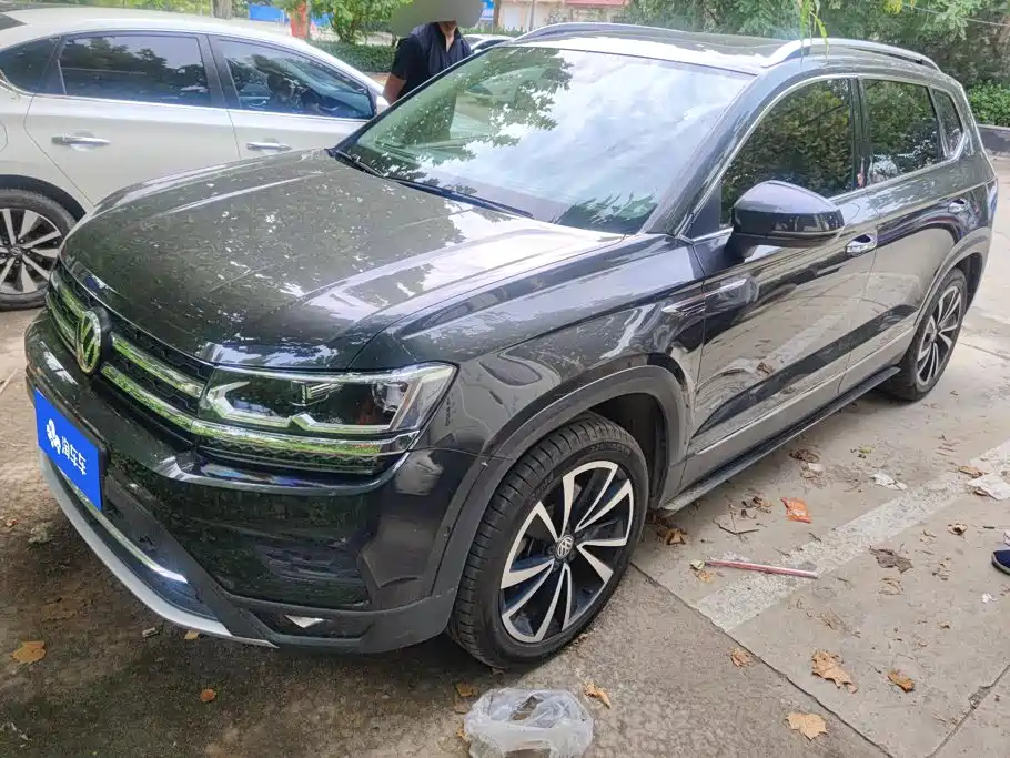 صورة 1 - Volkswagen Tharu