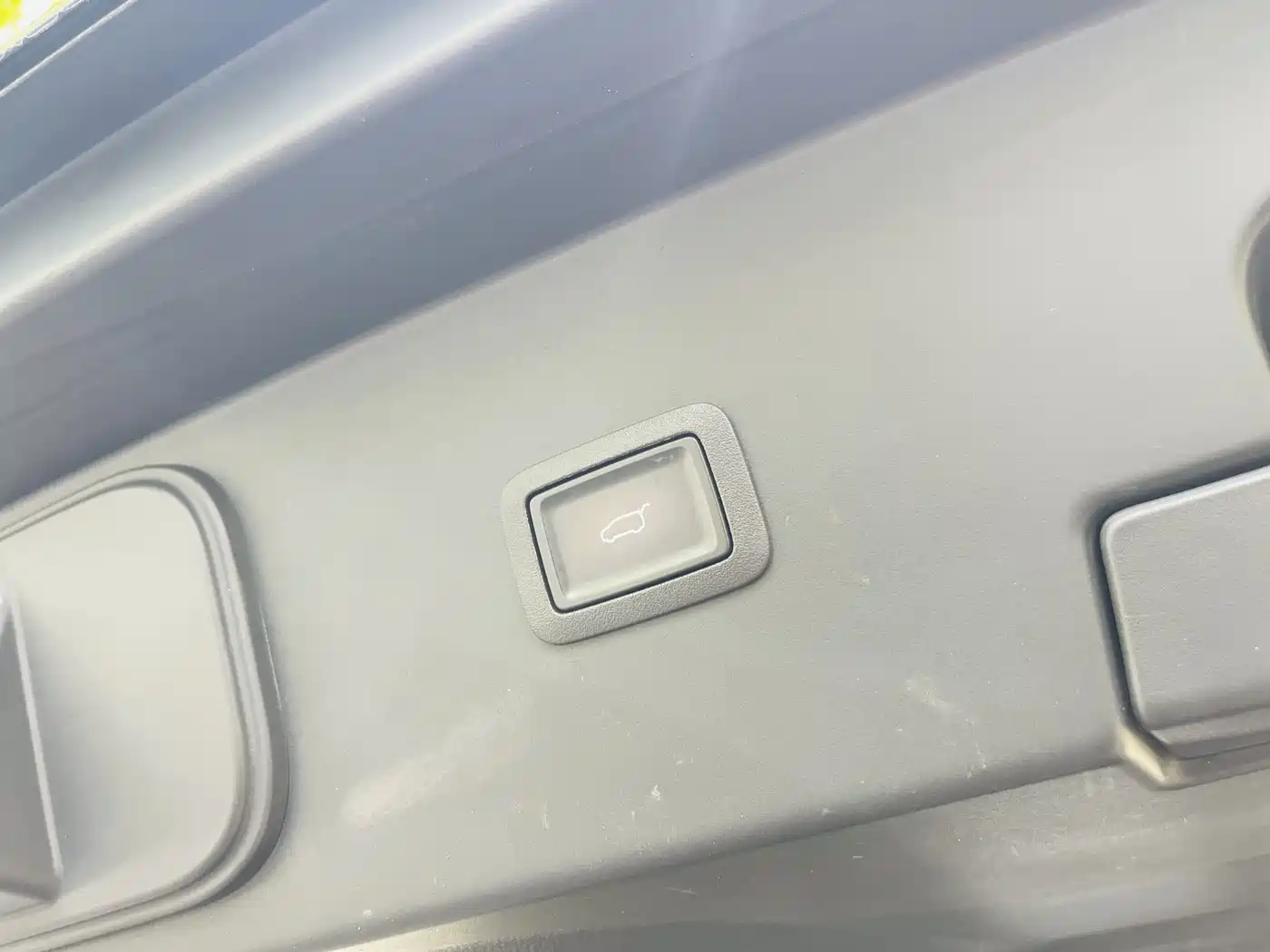 Hongqi HQ9 2023 2.0T Smart Connect Flag Enjoy Edition фото 25