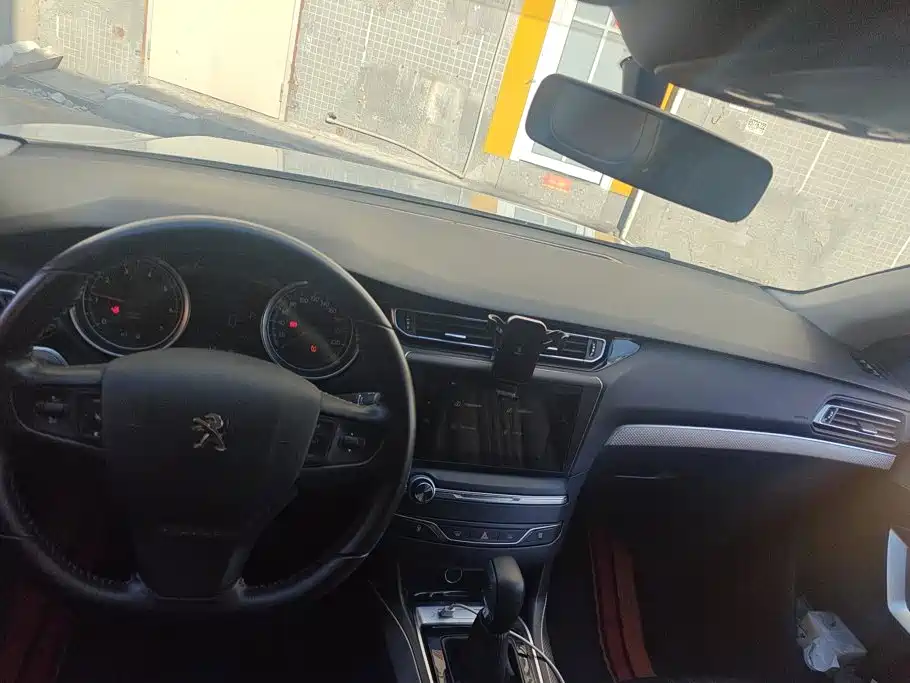 Photo 12 - Peugeot 408
