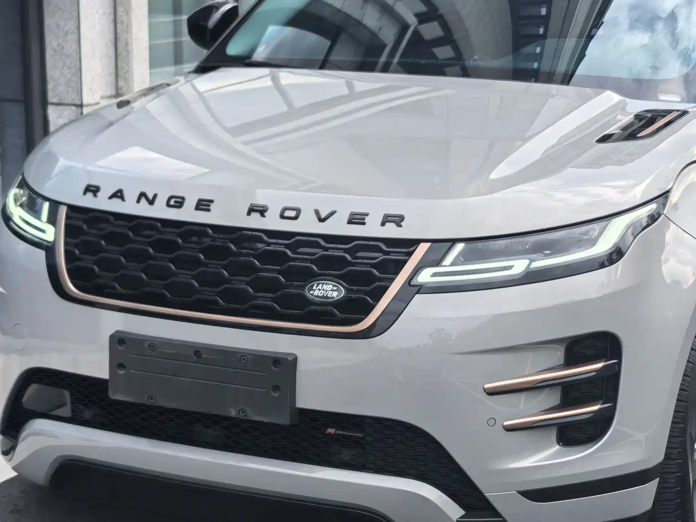 Land Rover Range Rover Evoque 2023 Range Rover Evoque L 249PS Corinthian Bronze Special Edition фото 13