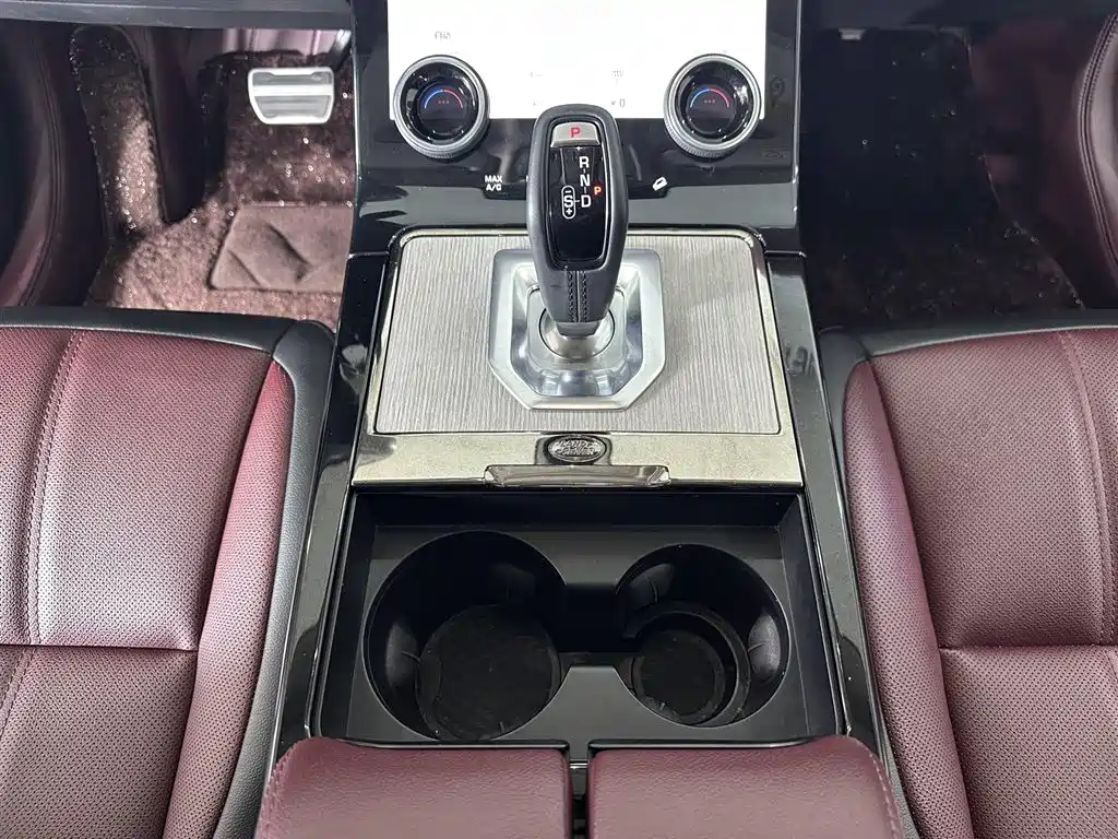 Land Rover Range Rover Evoque 2023 Range Rover Evoque L 249PS Luxury Edition фото 11