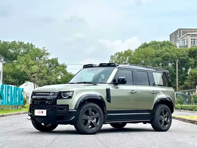 Land Rover Defender 2024