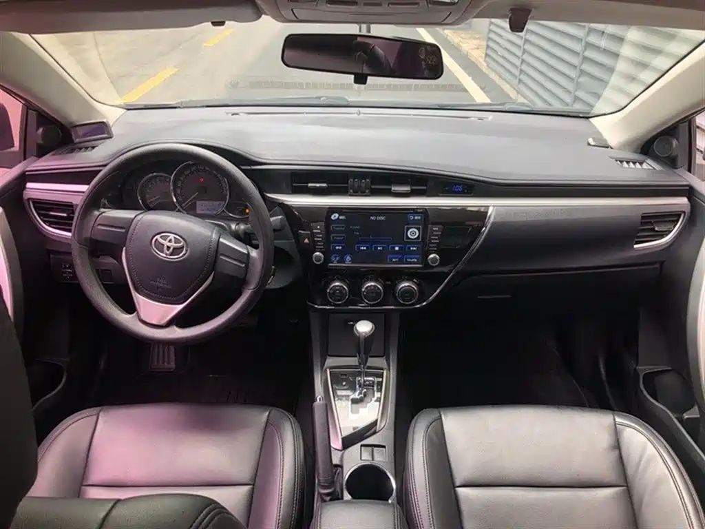 Toyota Corolla 2014 1.6L CVT GL фото 6