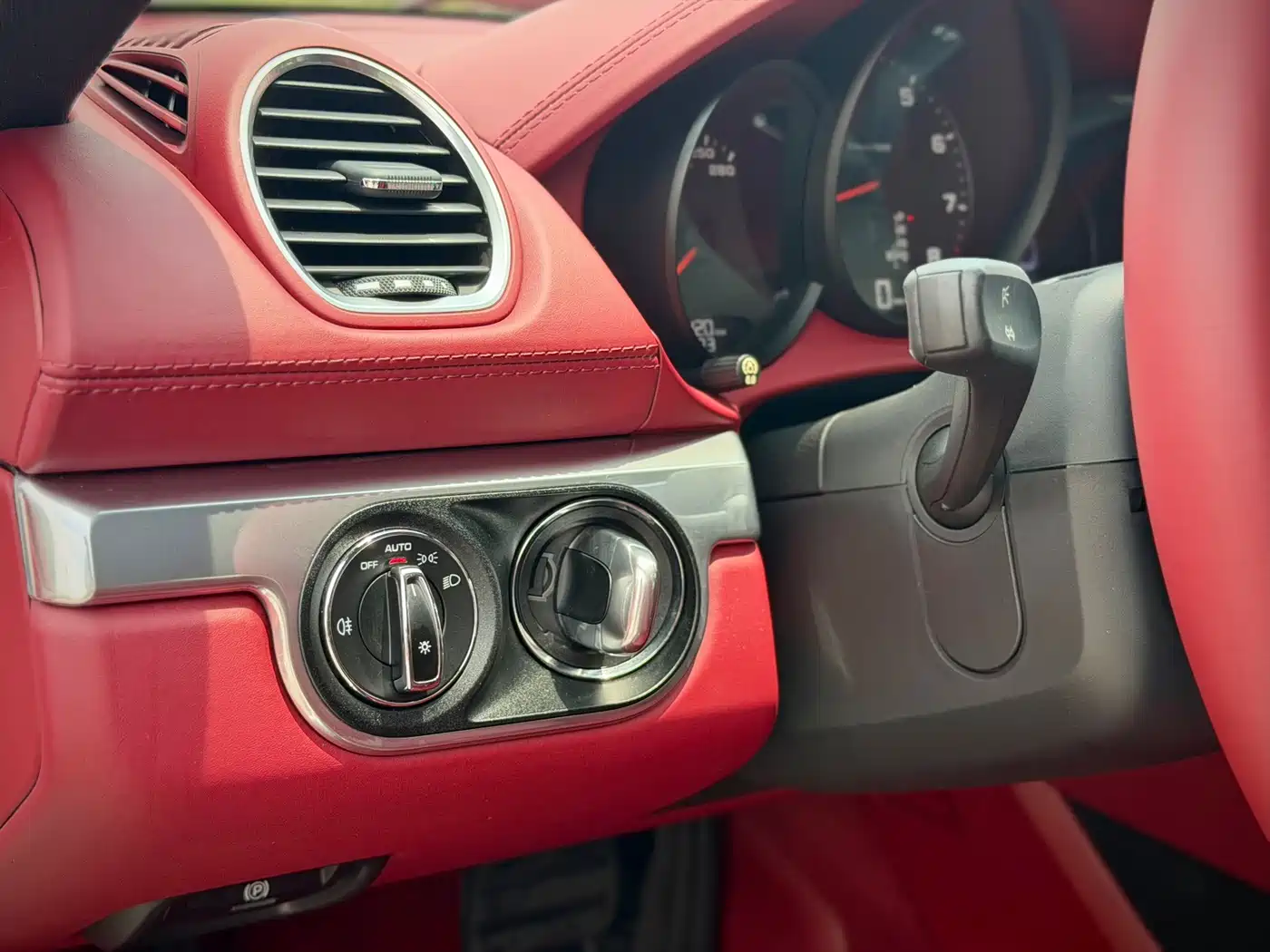 Porsche 718 2018 Cayman 2.0T фото 9