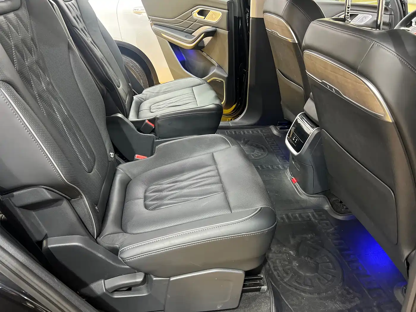 Hongqi HS7 2023 2.0T Auto 4WD Qi Chang Edition 6-Seater фото 11