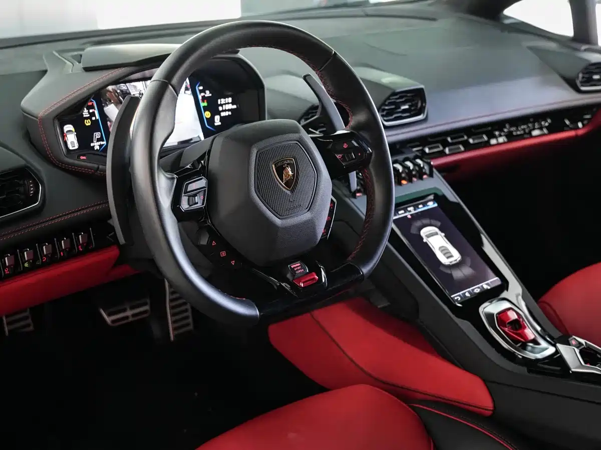LAMBORGHINI HURACÁN