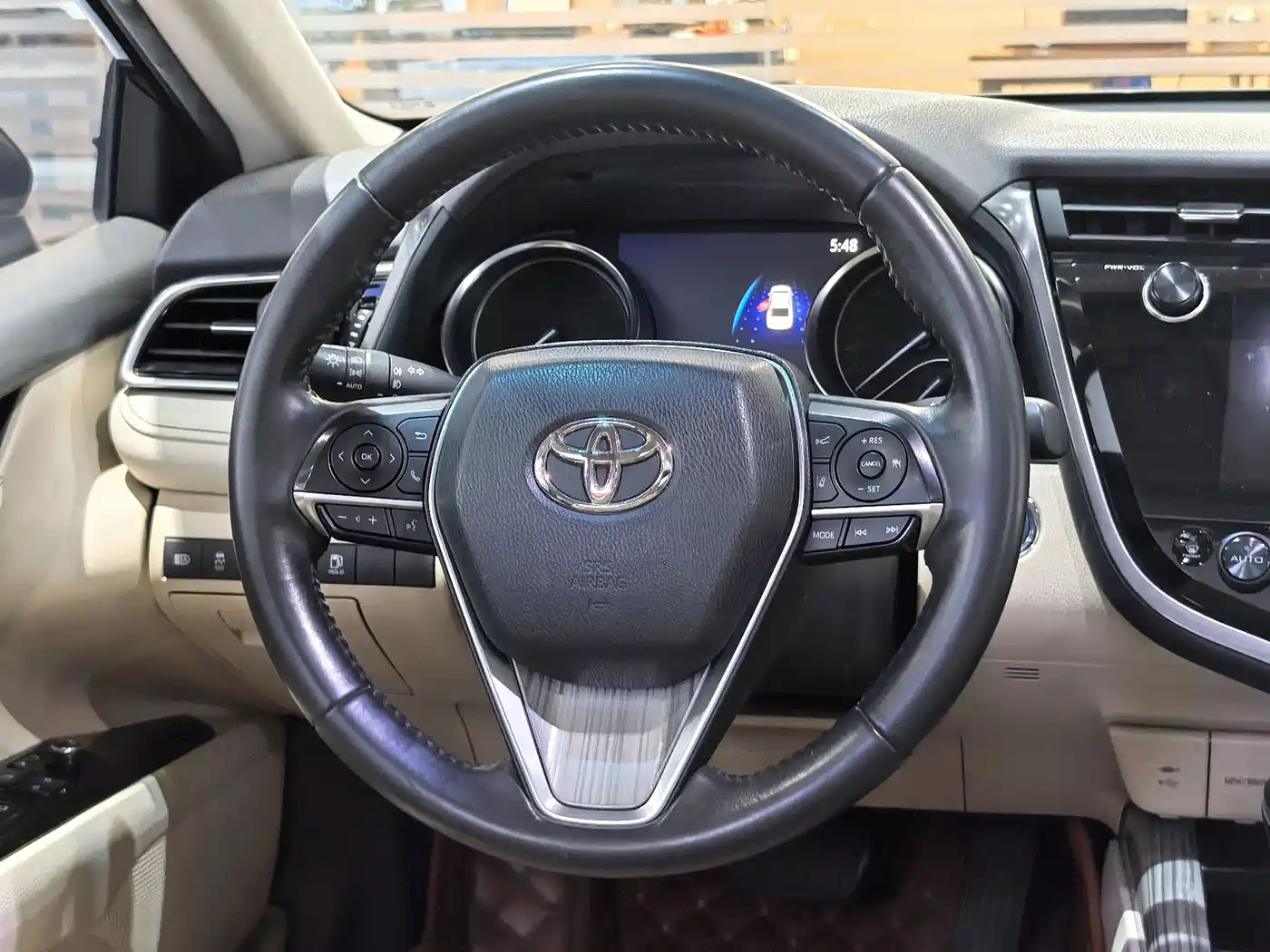 Фото 8 - Toyota Camry