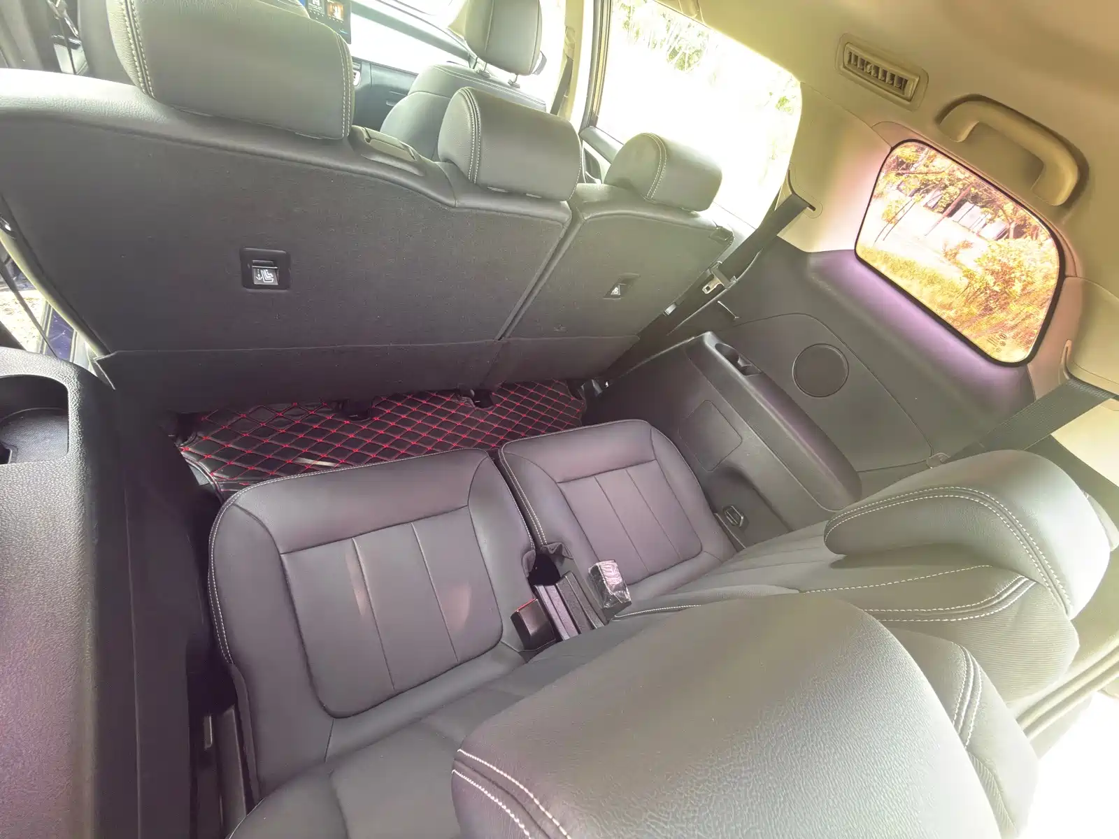 Photo 18 - BYD Song MAX