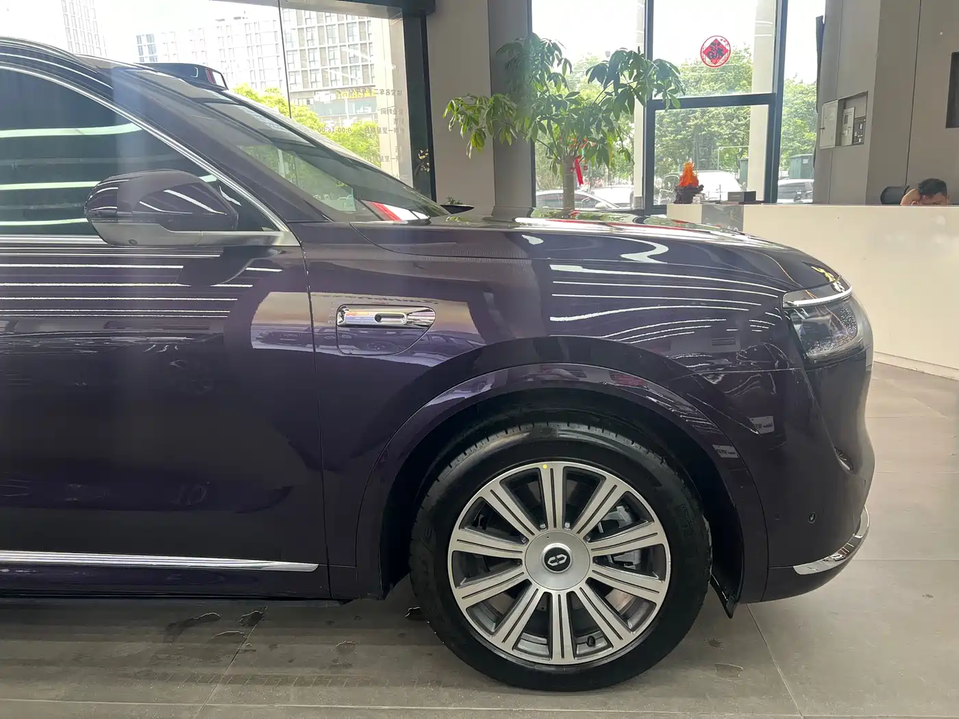 AITO Wenjie AITO M8 2025 Range Extender Max+ Edition 53.4kWh 5-seater фото 4