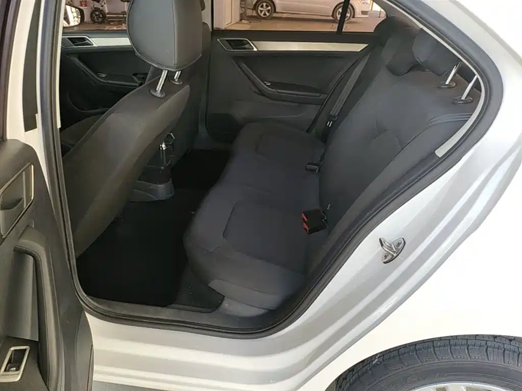 Volkswagen Jetta 2017 1.5L Manual Fashion фото 13