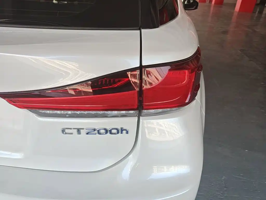 Lexus CT 2019 2017 CT200h Elite Edition (Single Color) China VI
