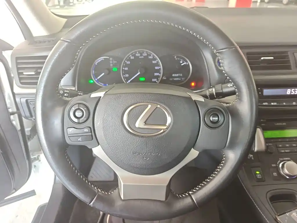 Photo 11 - Lexus CT