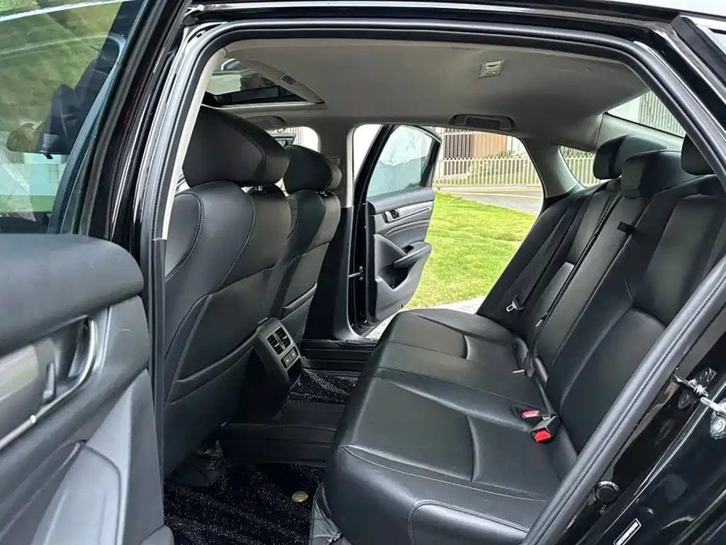 Фото 6 - Honda Accord