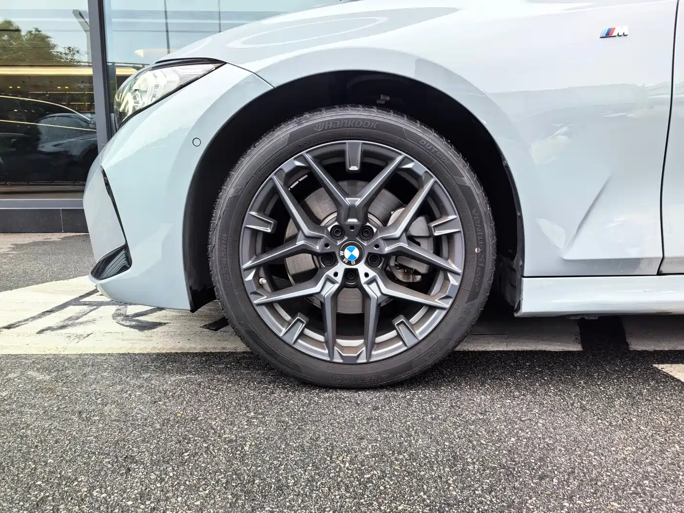 BMW 3 Series 2025 330Li M Sport Night Edition фото 9