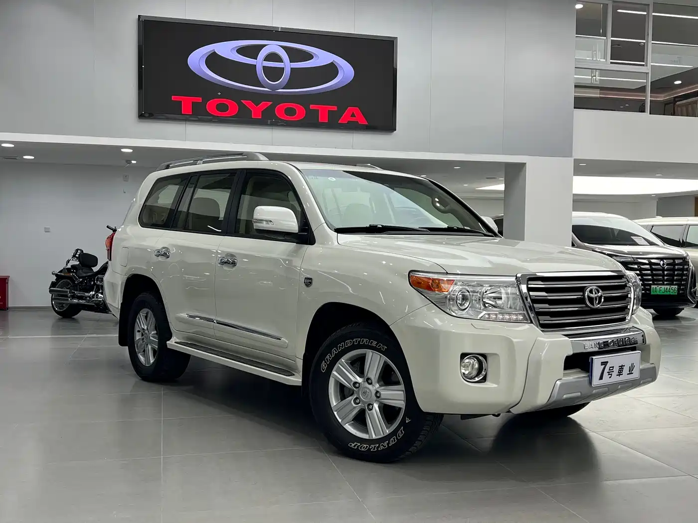Toyota Land Cruiser (Import) 2015 4.6L V8 Middle East Limited Edition фото 24