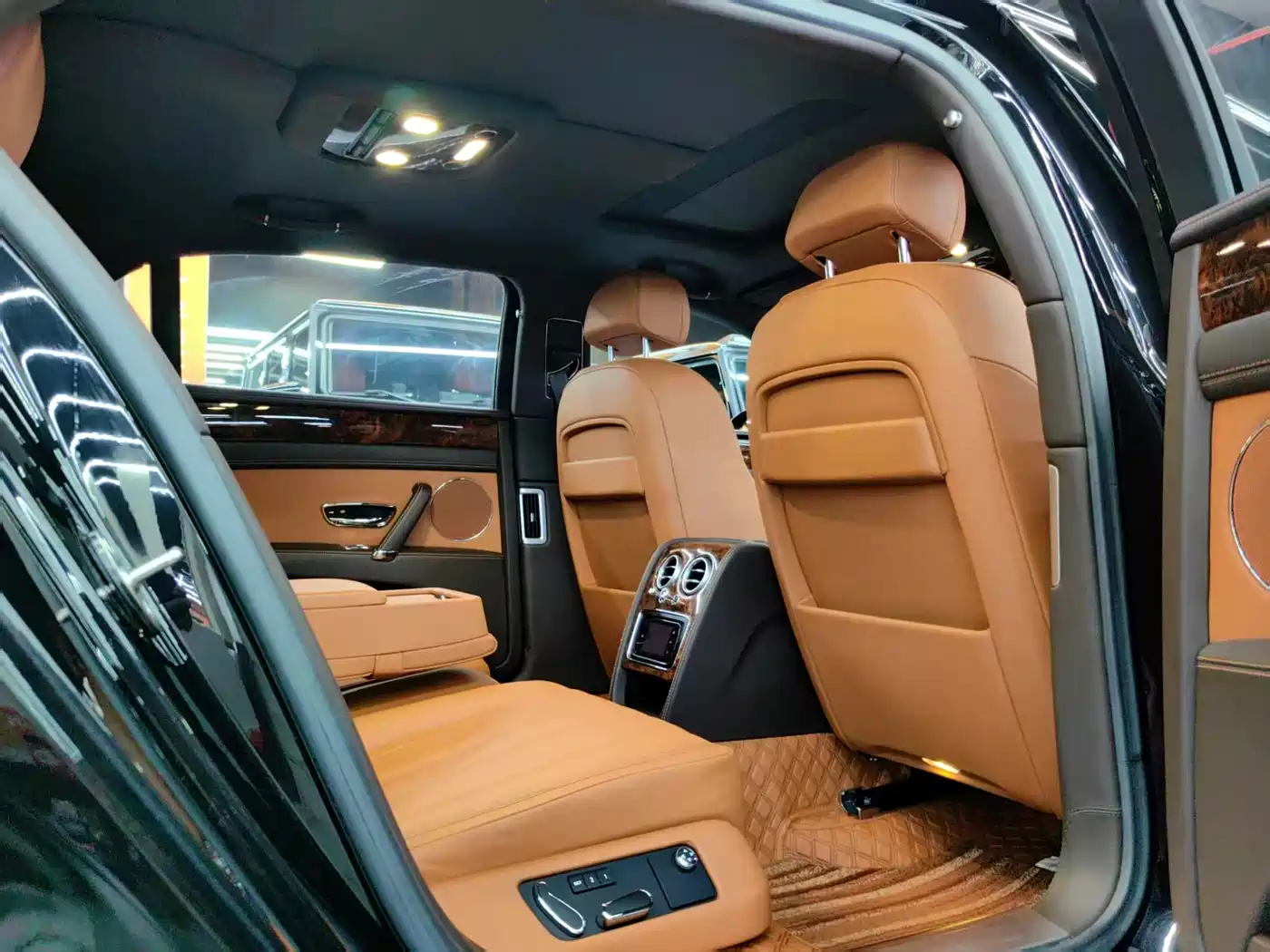 Фото 10 - Bentley Flying Spur