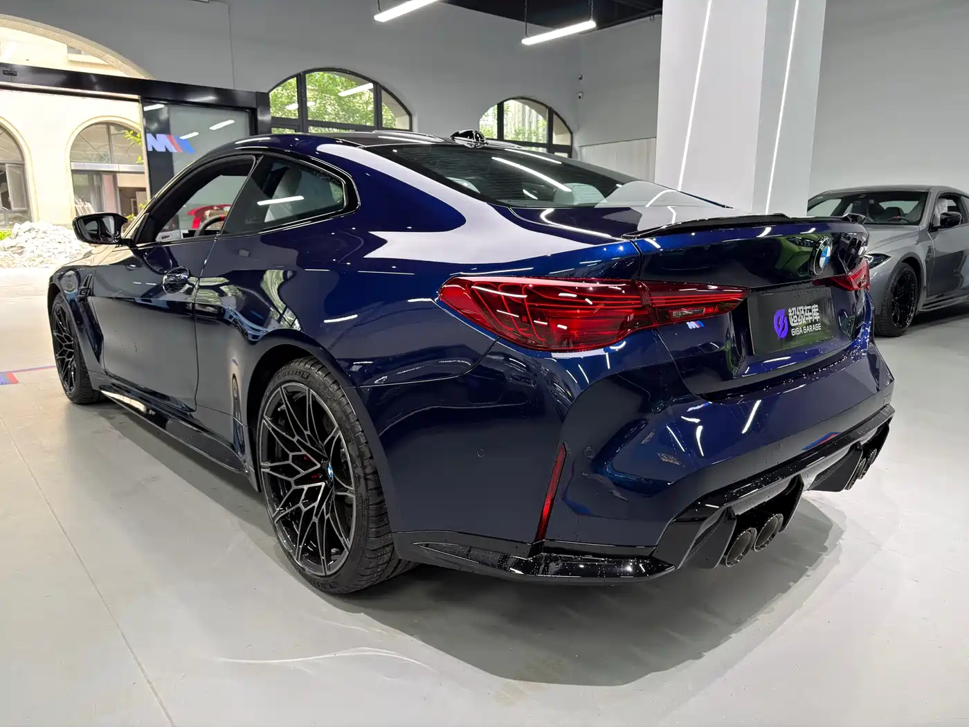 BMW M4 2024 BMW M4 Coupe M xDrive Competition фото 4