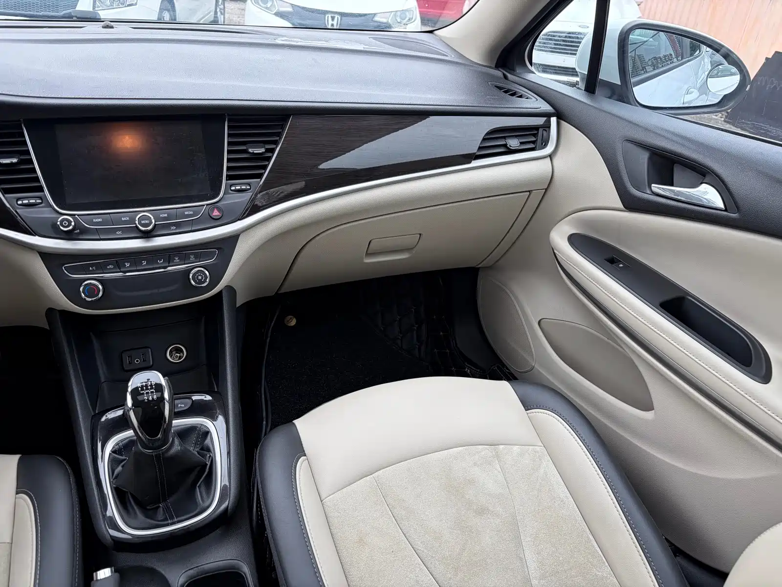 Photo 12 - Buick Verano