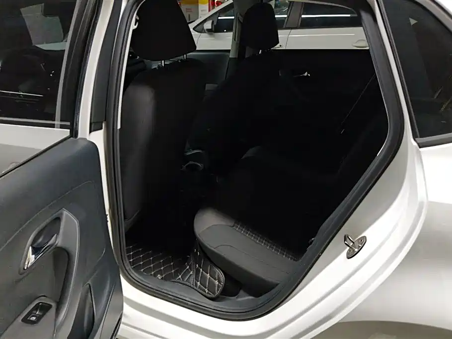 Volkswagen Polo 2016 1.6L Automatic Comfort фото 11