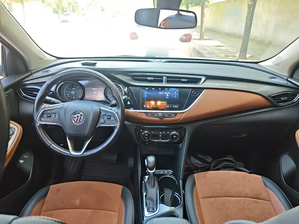 Photo 10 - Buick Encore GX