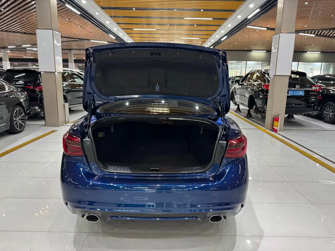 Фото 34 - Infiniti Q50L