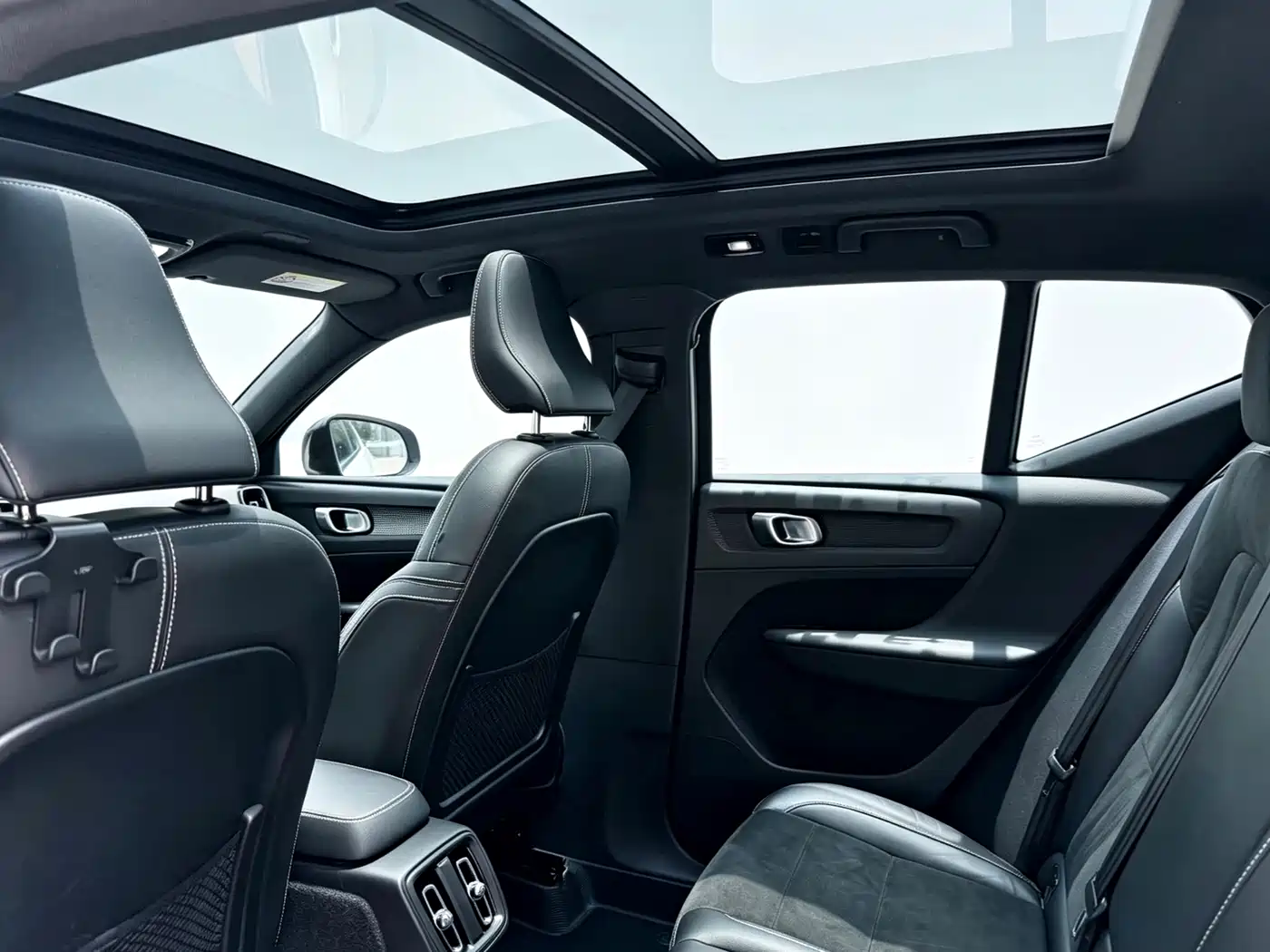 Volvo XC40 New Energy 2022 2021 P8 EV AWD Elegant Sport