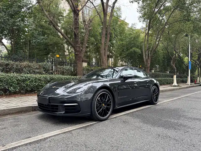PORSCHE PANAMERA