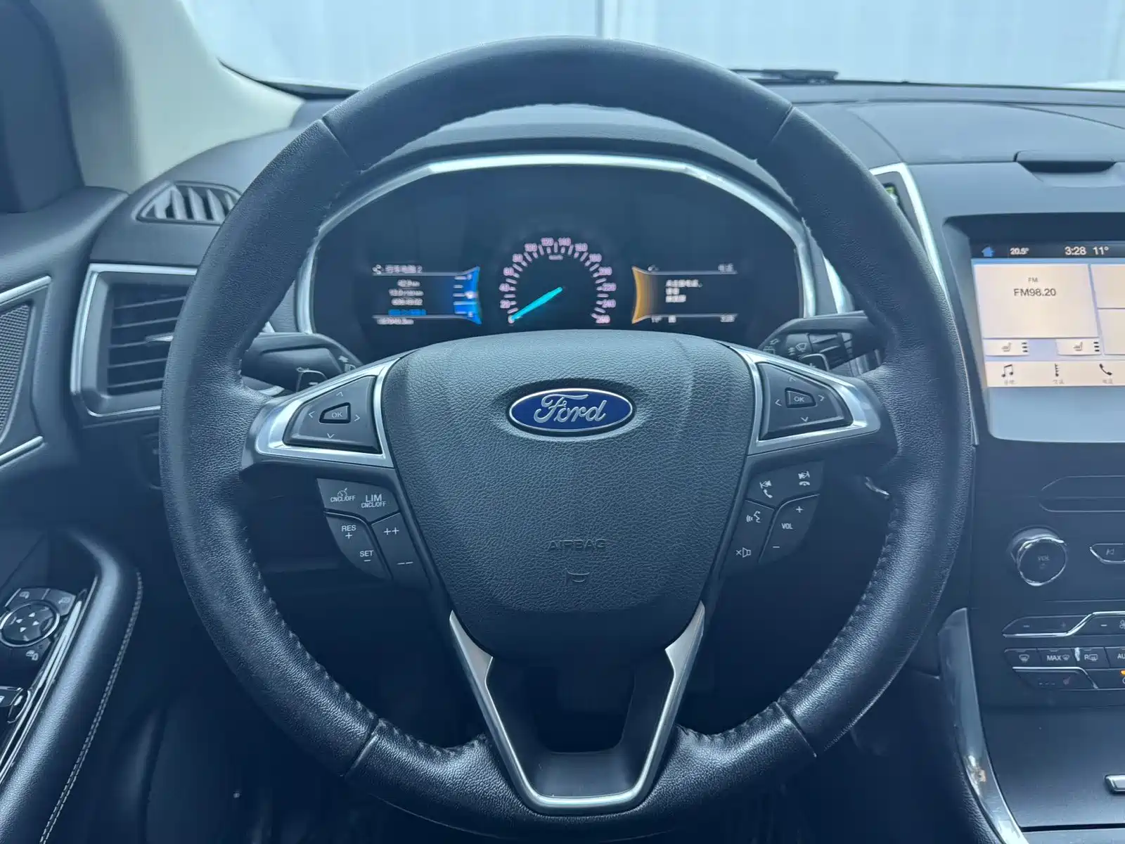 Фото 10 - Ford Edge