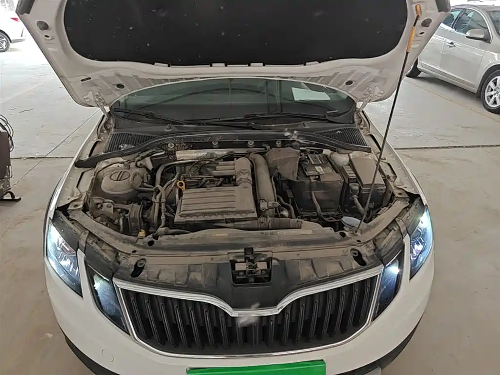 Škoda Octavia 2018 Model Wagon TSI230 DSG Comfort Edition фото 20
