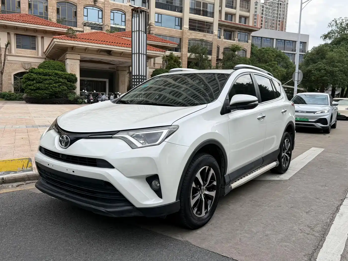 Toyota RAV4 Rongfang 2016 2.0L CVT 2WD Trend (China V)