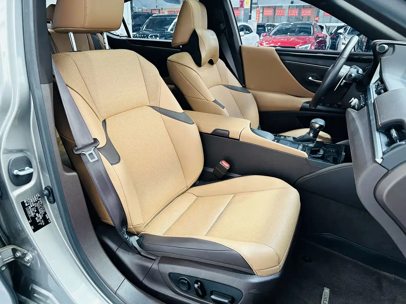 Фото 9 - Lexus ES