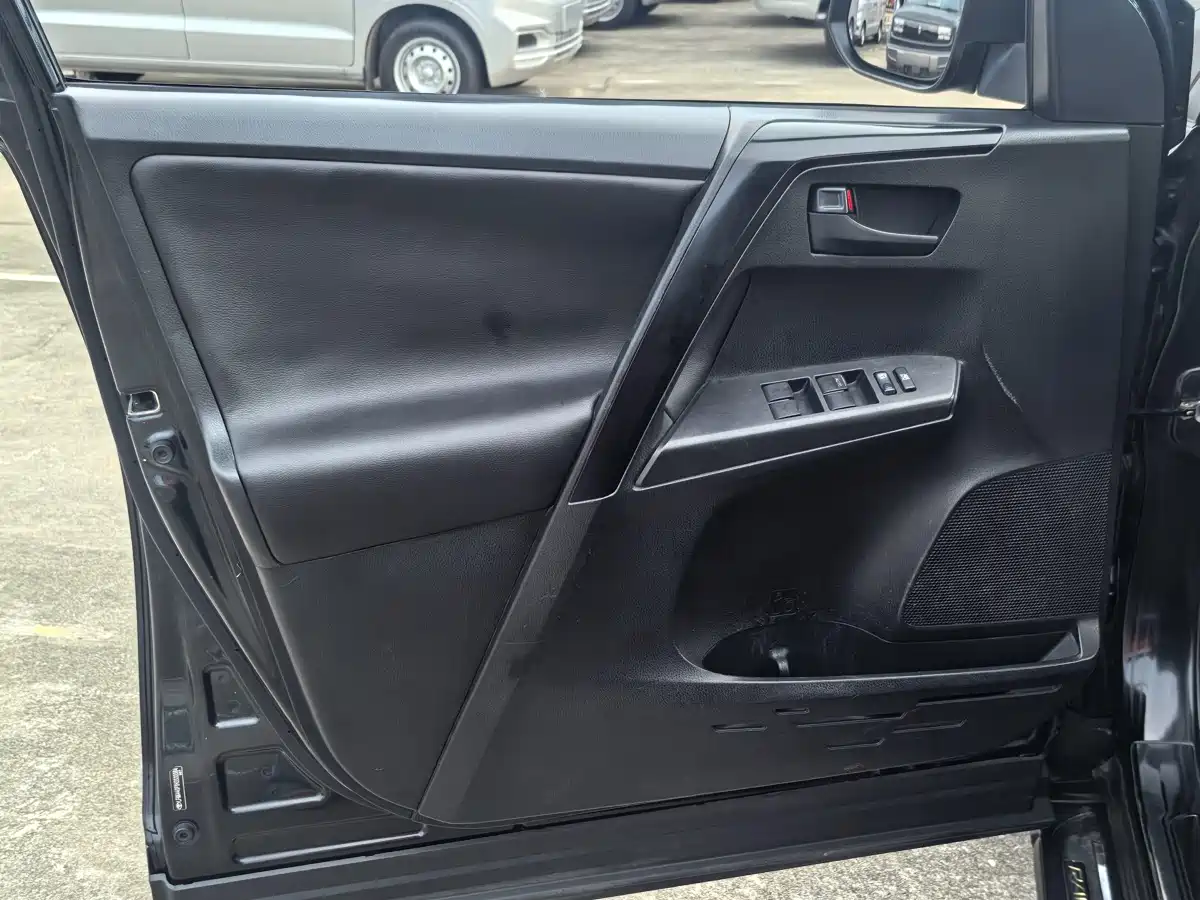 Toyota RAV4 Rongfang 2016 2.0L CVT 2WD Trend (China V) фото 13