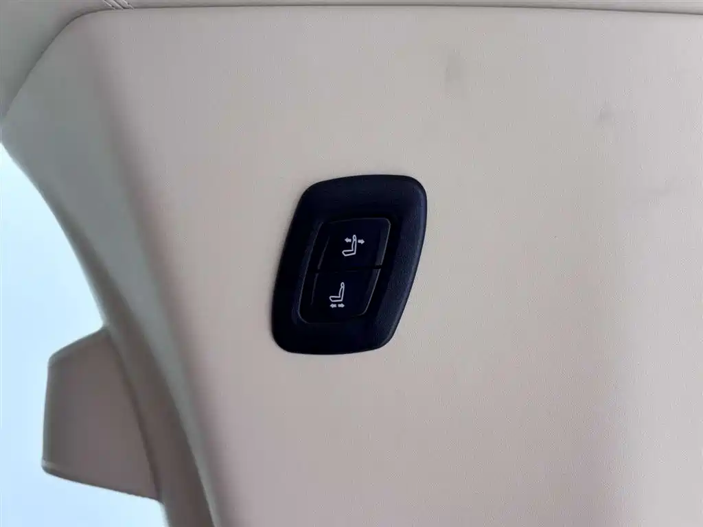 Mercedes-Benz Vito 2023 2.0T Business 7-Seater фото 16