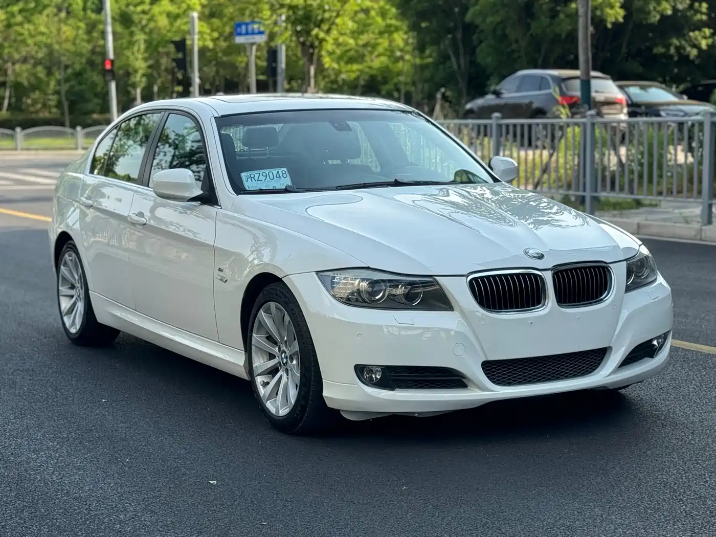 BMW 3 Series 2009 325i Luxury фото 3
