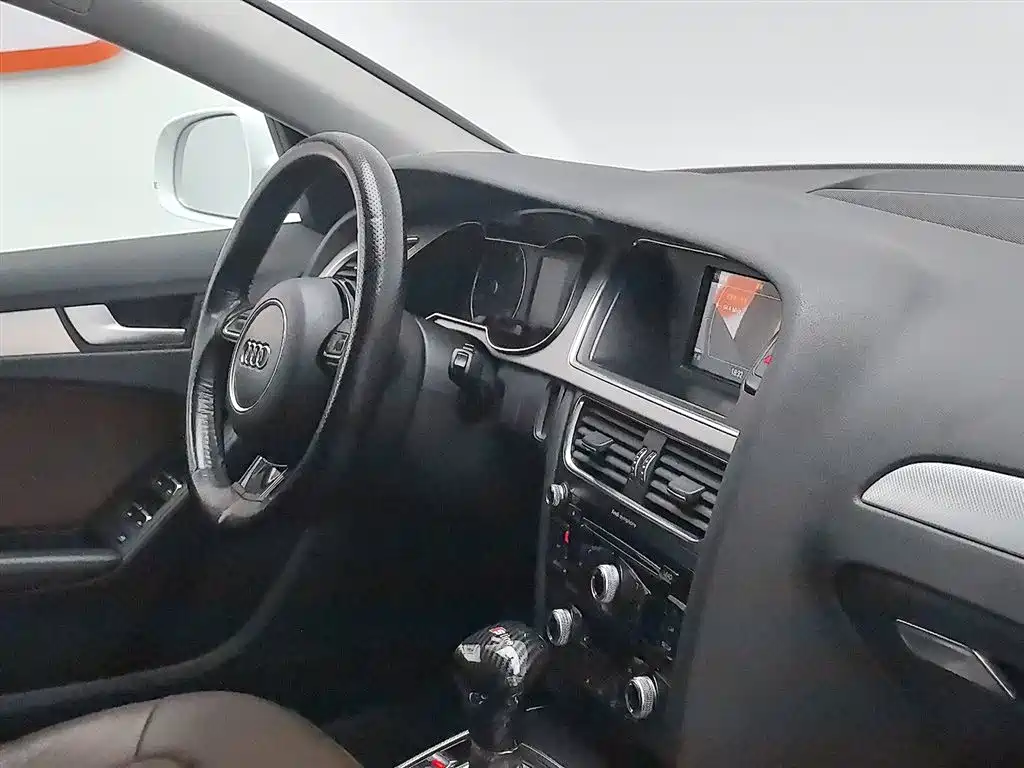 Фото 22 - Audi A4L