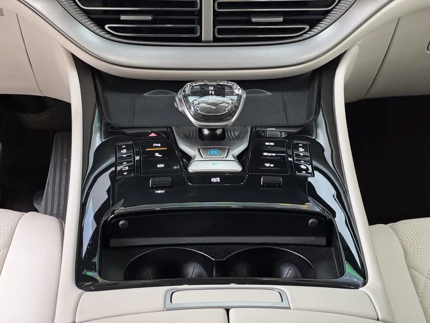 Denza D9 2025 2024 DM-i 980 AWD Premium