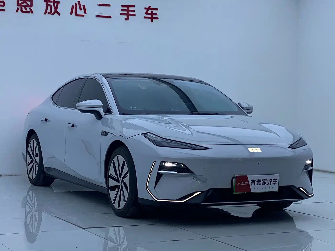 Geely Galaxy Galaxy E8 2024 665km RWD Starship Voyager Edition фото 3