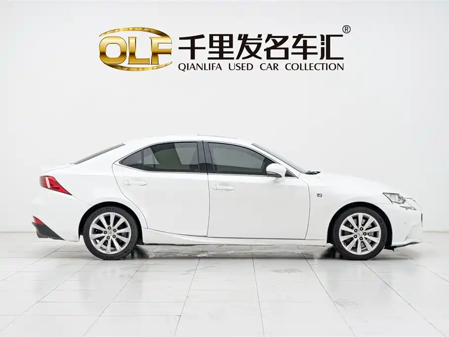 Lexus IS 2015 200t F SPORT фото 8