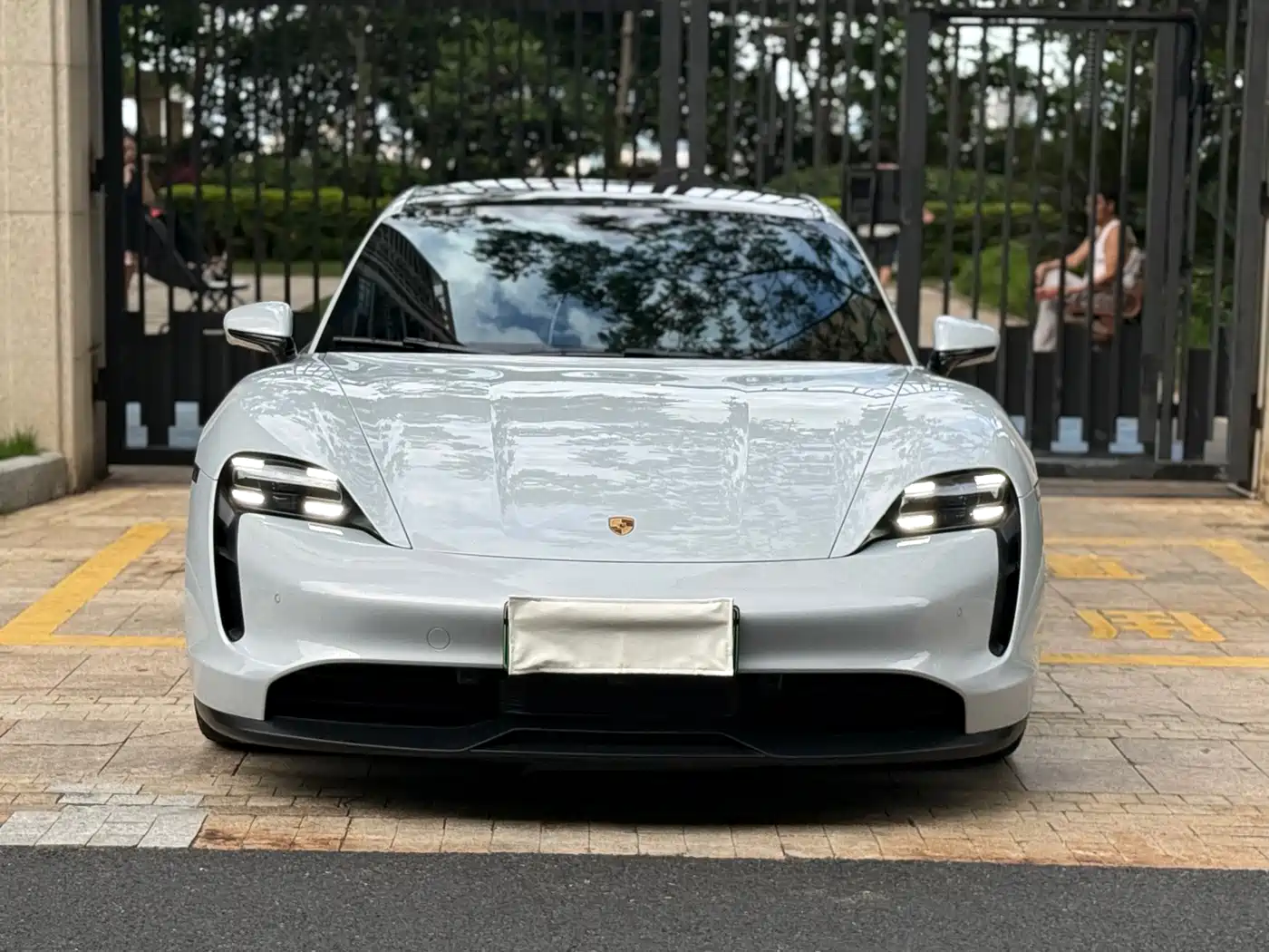Porsche Taycan 2022 Facelift Taycan фото 3