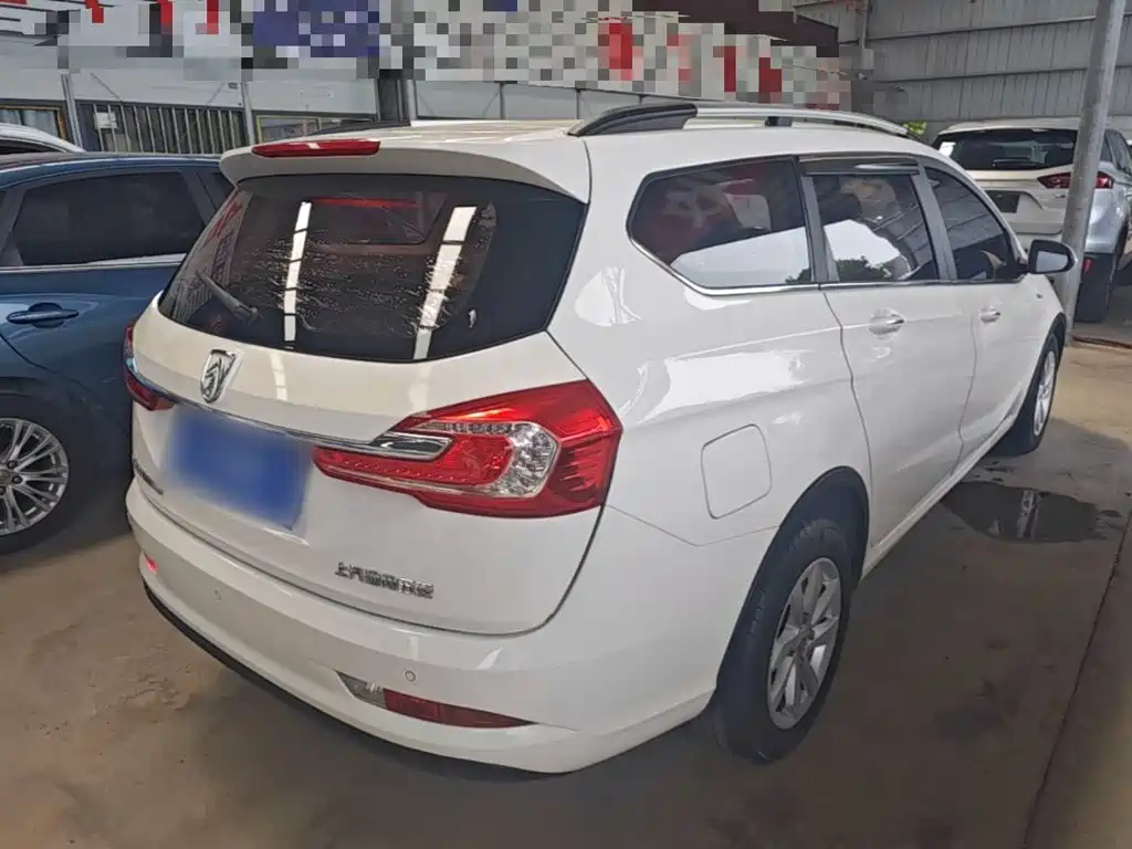 Baojun 310W 2018 2017 1.5L Manual Fashion Edition (China V)